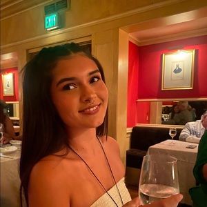 Meet your Posher, Mia